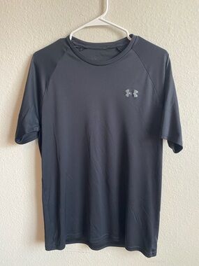 Men’s Under Armour Black Short Sleeve Athletic Tee